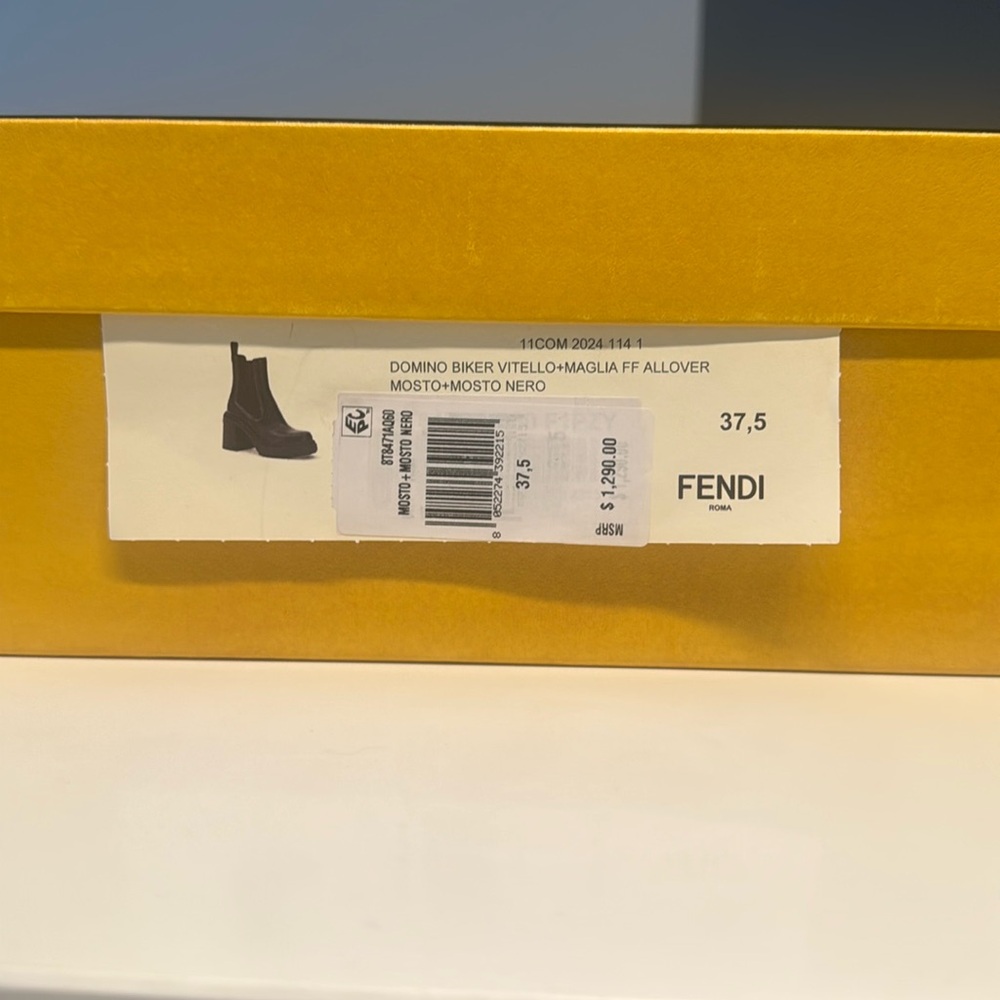 Fendi: Domino Biker Vitello+Maglia FF Allover Boot

Size: 37.5
Color: Burgundy